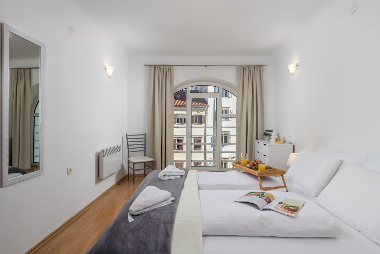 Main View Apartment غييكا المظهر الخارجي الصورة